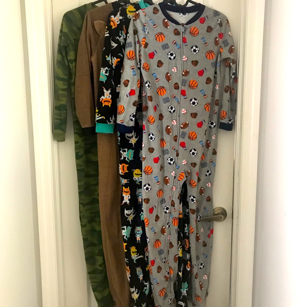 Carter’s size 12 footsy pajamas. Set of 4.